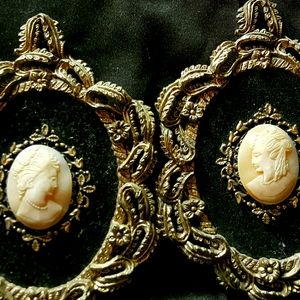 Antique vintage matching framed Cameo art pieces.